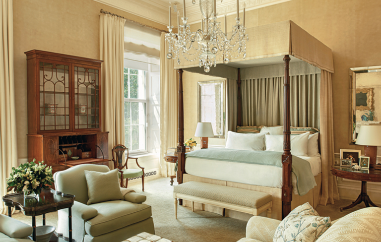 he Main Bedroom, which looks out over the wide South Lawn, had an early-19th-century American four-poster bed, with a raw silk canopy, curtains, and valance. Image: Michael Mundy
