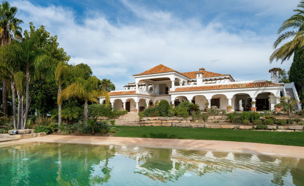 This elegant villa is a sanctuary on the Algarve, yet it’s close to the region’s famous golden beaches and world-class golf courses.