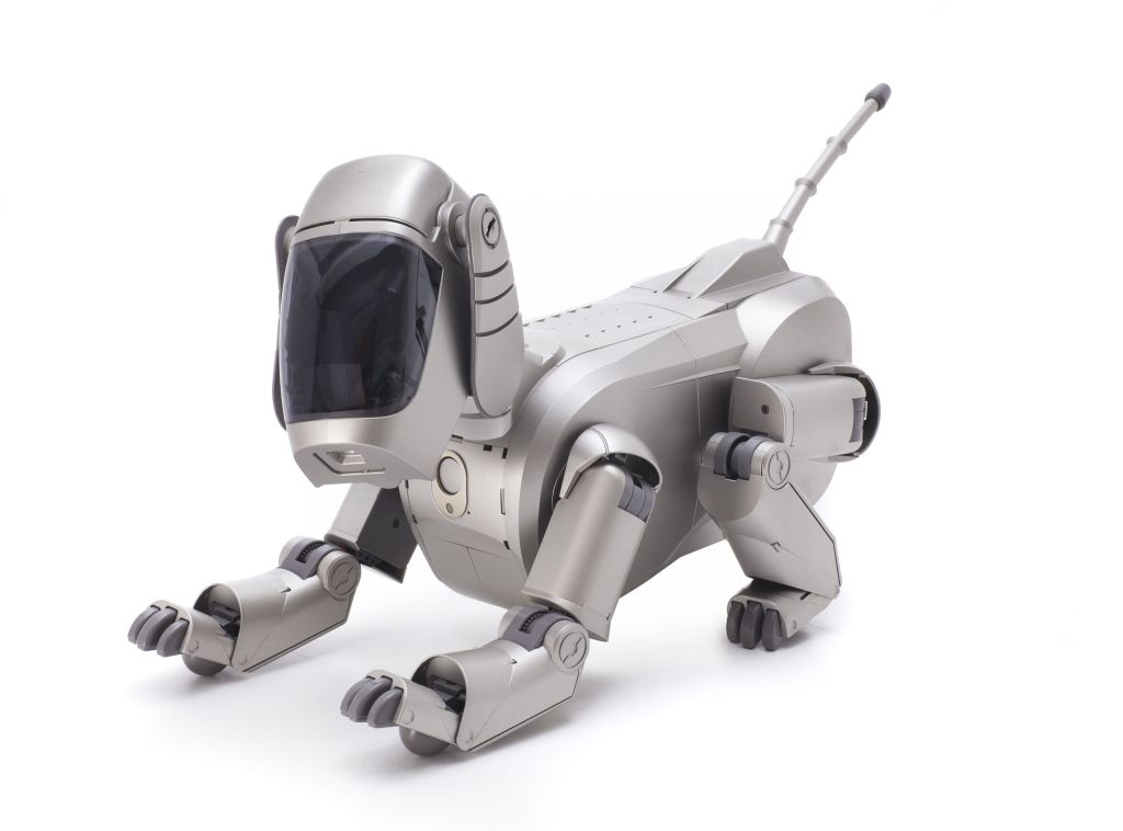 Hajime Sorayama, Sony Corporation, »AIBO Entertainment Robot (ERS-110)«, 1999 Privatsammlung, Foto: Andreas Sütterlin