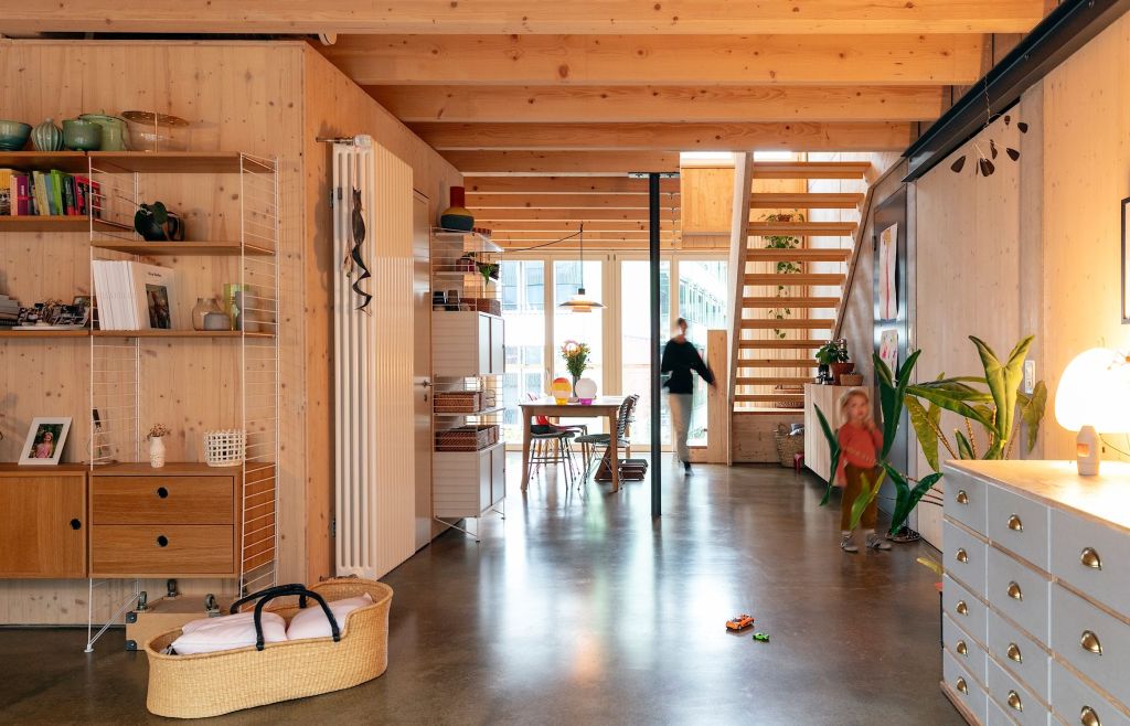 Norma Tollmann hat in Basel ein Wohnhaus für Familien gebaut. Das ‹ Stadtkind Basel ›, das Sparsamkeitmit Erfindungsreichtum kombiniert, erhält das Kaninchen, den Senn-Förderpreis für junge Architektur. Foto: Pressebild Hochparterre
